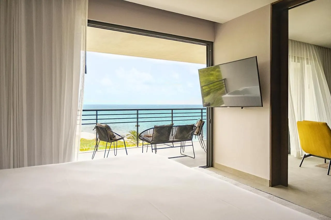 Hotel The Fives Oceanfront Puerto Morelos 5*,