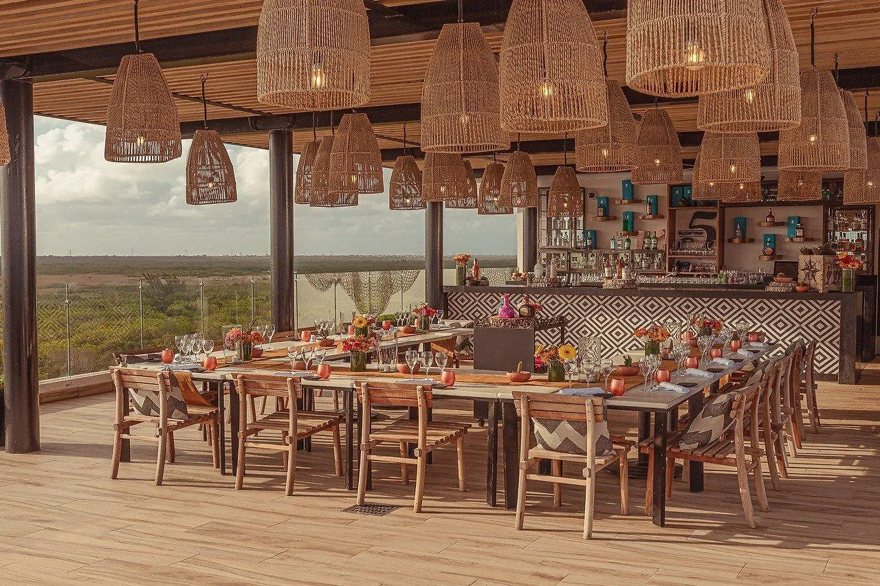 Hotel The Fives Oceanfront Puerto Morelos